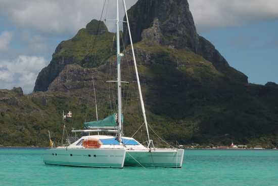 Amuitz au mouillage à Bora Bora.