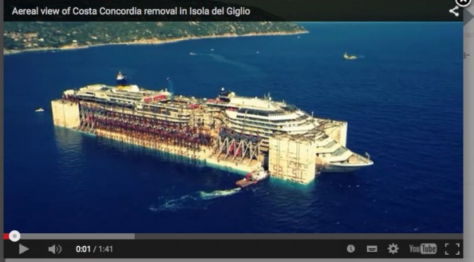 Départ du Costa Concordia filmé par un drone.